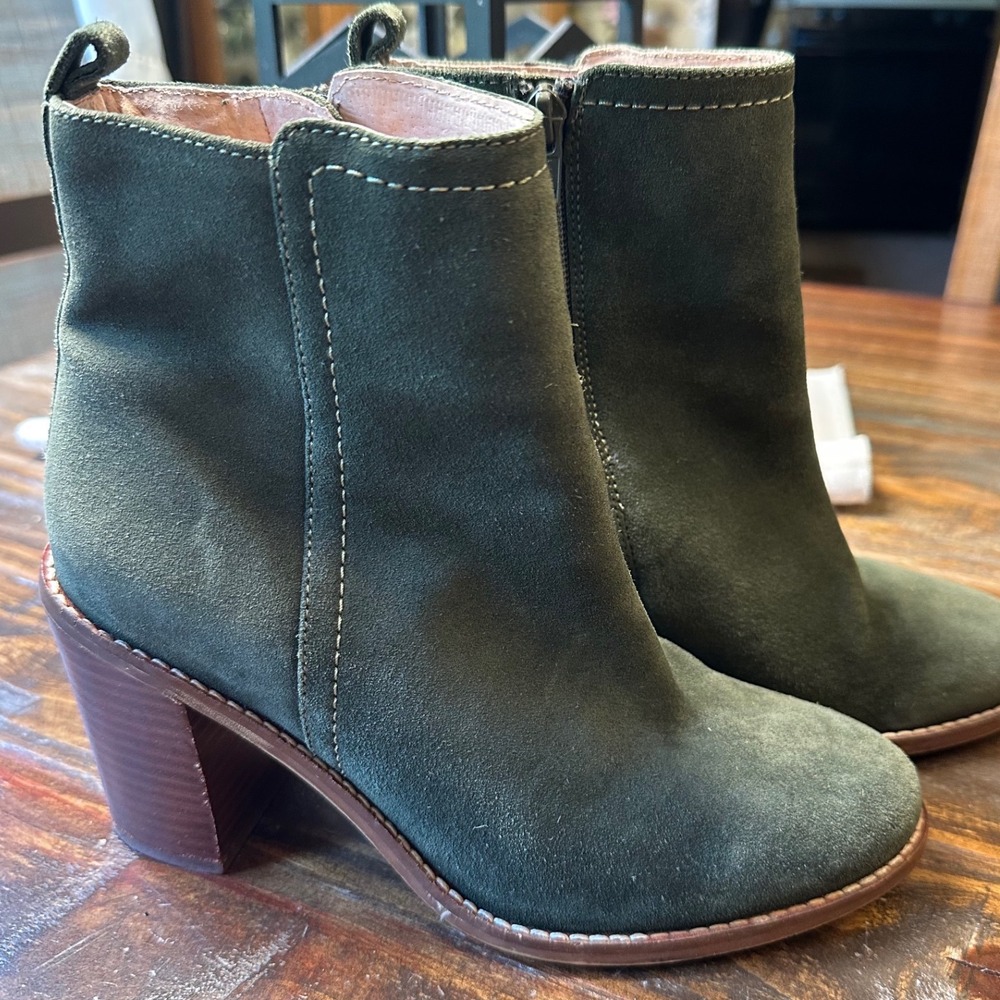 Seychelles Boots Olive Green Suede Block Heel Ankle Booties Woman's Size 8.5 Hel